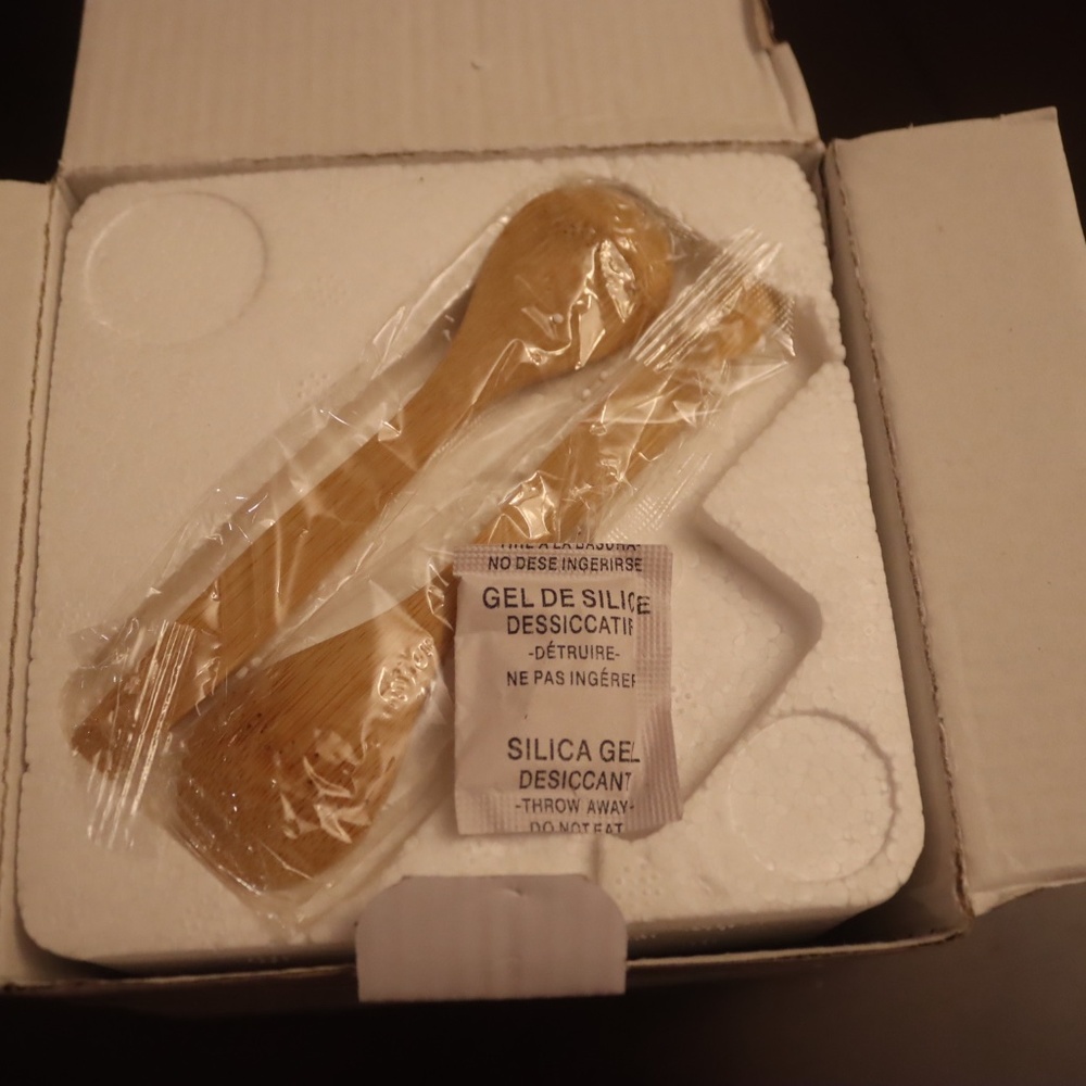 RAE DUNN Artisan Collection Salsa & Guac Bowl Serving Set with 2 Bamboo Spoons - Picture 2 of 9